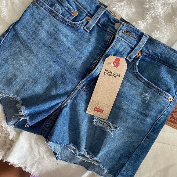 Levi’s - Picture 3 of 3